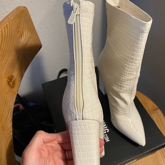 BNWT faux croc booties - Picture 5 of 6